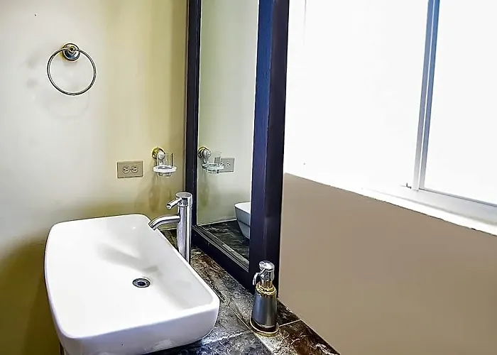 Hotel Oyo Plaza Torres, Cabo San Lucas