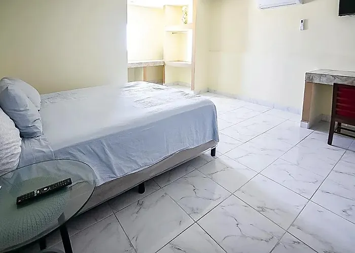 Hotel Oyo Plaza Torres, Cabo San Lucas